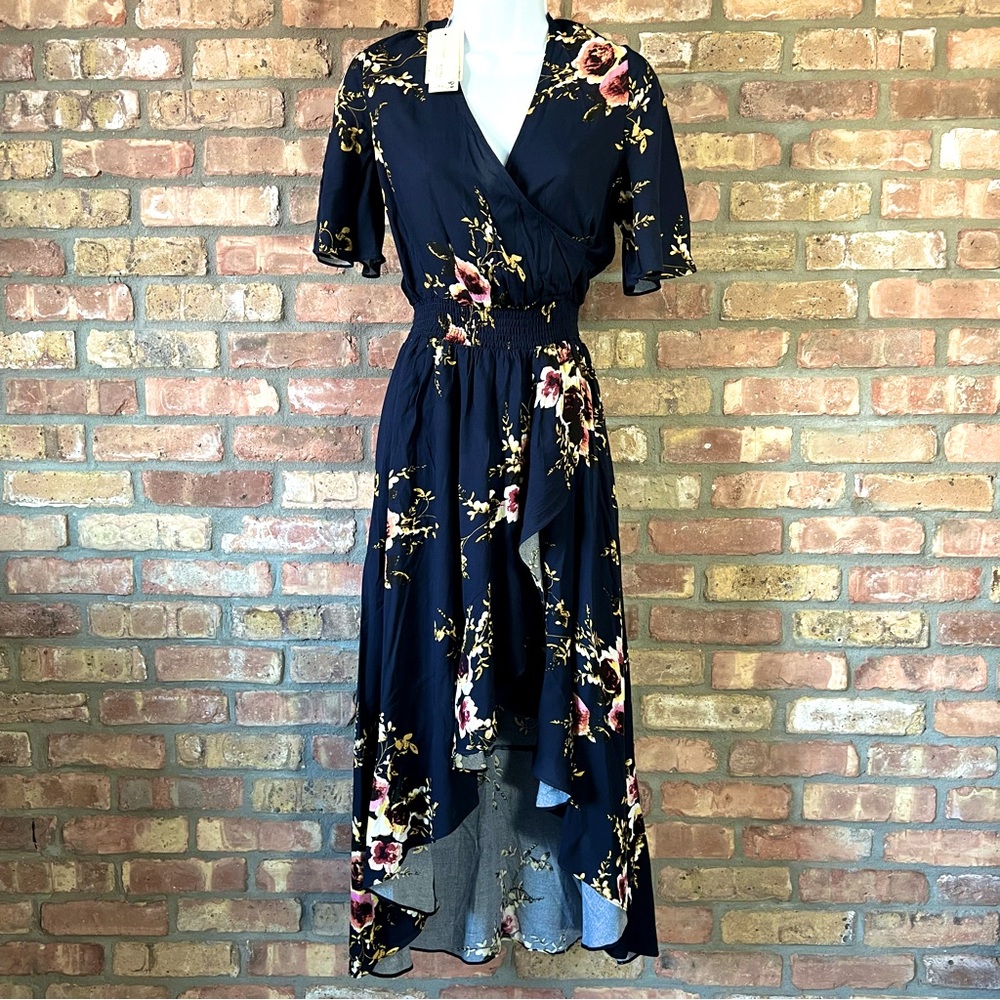 *NWT* Beautiful Blue Floral Short Sleeve, High Low V-Neck, Flowy Long Dress